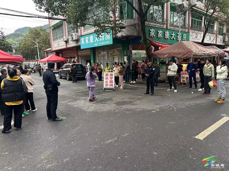 寨英鎮(zhèn):堅(jiān)守護(hù)學(xué)崗 保護(hù)學(xué)生安全