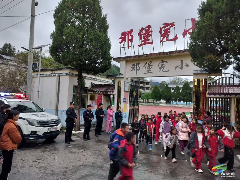 寨英鎮(zhèn):堅(jiān)守護(hù)學(xué)崗 保護(hù)學(xué)生安全