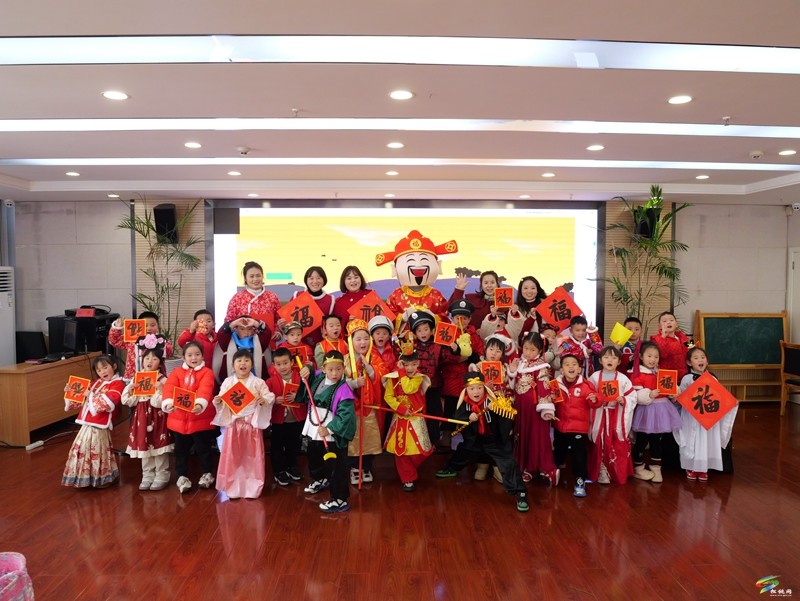 縣實(shí)驗(yàn)幼兒園舉辦“金蛇賀歲 童趣迎新”元旦慶?；顒?dòng)