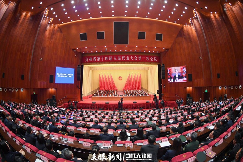 省十四屆人大二次會(huì)議勝利閉幕 徐麟主持并講話 李炳軍趙永清時(shí)光輝等在主席臺(tái)就座