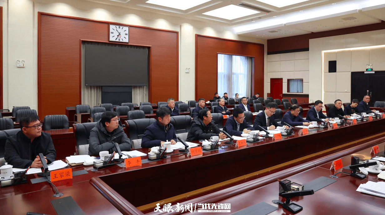 徐麟與中央駐黔新聞單位負責人座談