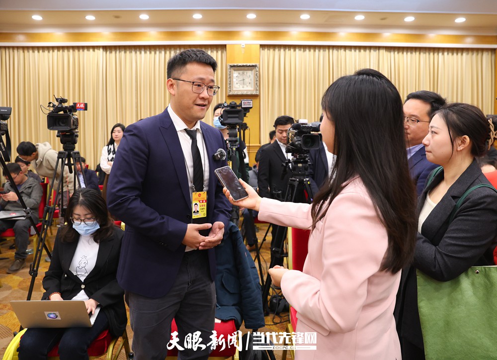 正在直播｜貴州代表團(tuán)開(kāi)放團(tuán)組會(huì)議