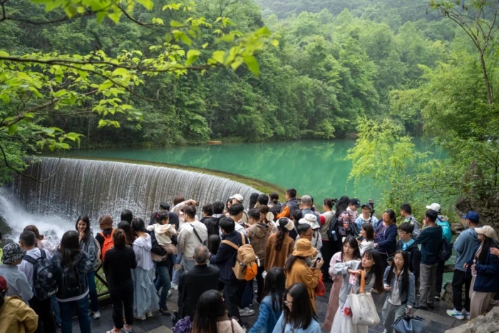 貴州“五一”花樣整活人氣旺 “反向游”成性價(jià)比新寵
