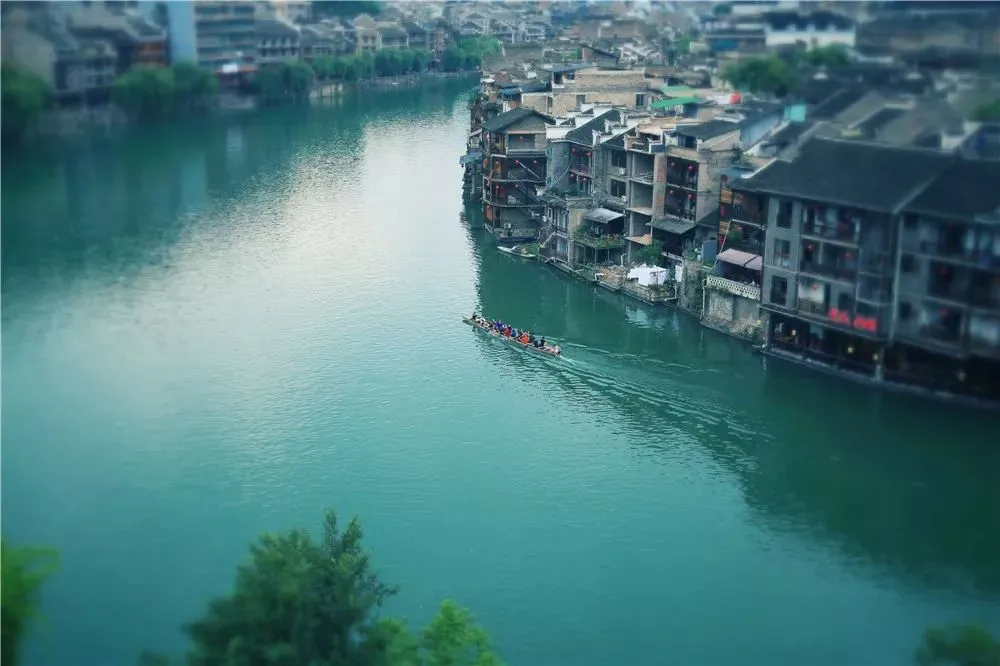 推動高質(zhì)量發(fā)展丨夏天來貴州“黃小西，吃晚飯”，記得帶件外套哦！