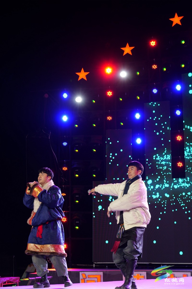 線上跨年點(diǎn)亮璀璨夜 載歌載舞共迎2025年