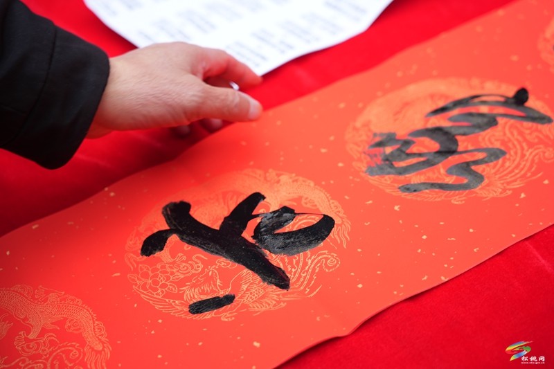 喜迎新春把福送?筆墨飄香年味濃
