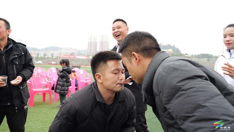 玩游戲、吃刨湯 共啟新年章——松桃跑步運(yùn)動(dòng)協(xié)會(huì)年會(huì)圓滿舉行