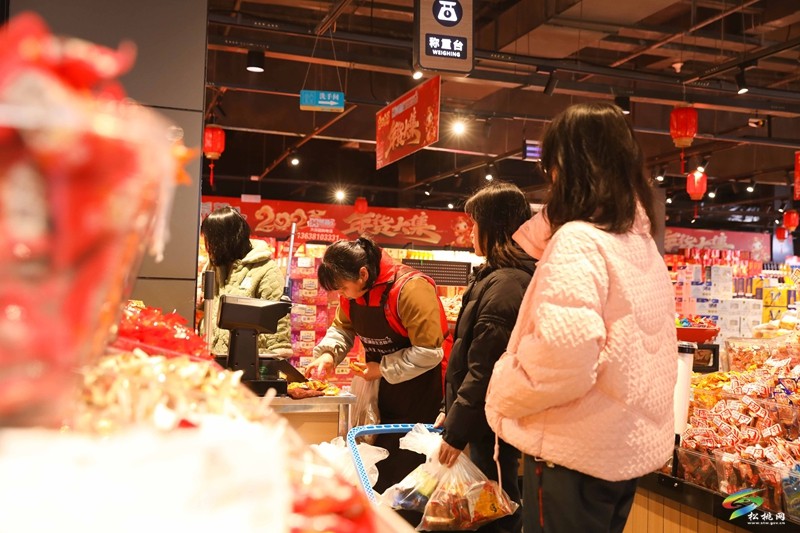 迎新春 辦年貨┃希望精致生活超市“年味兒”十足