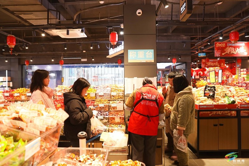 迎新春 辦年貨┃希望精致生活超市“年味兒”十足