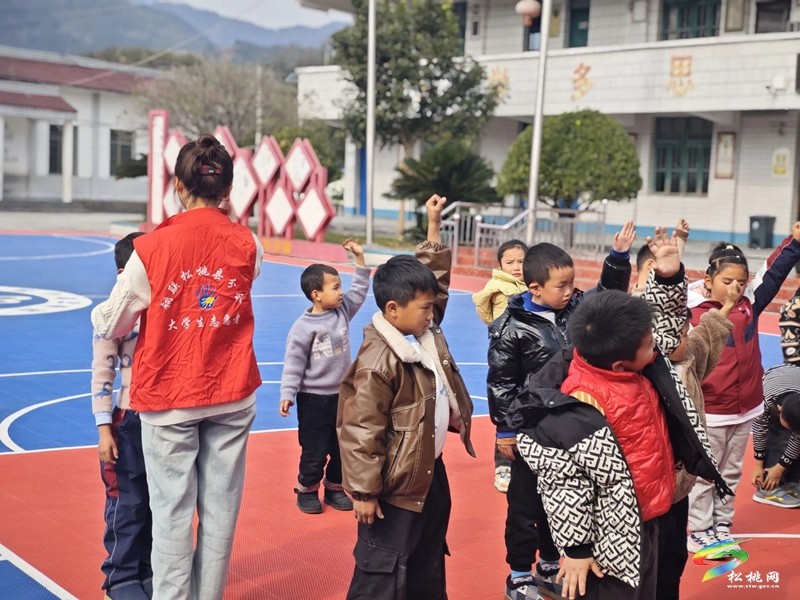 松桃大學(xué)生支教團：十三天點亮山區(qū)兒童求知夢想