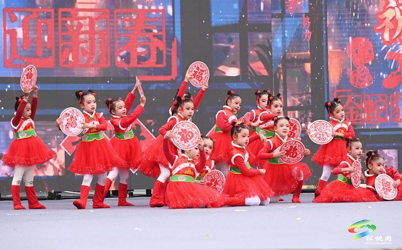 松桃：新春七天樂(lè)之“苗鄉(xiāng)舞步”民族民間舞蹈大賽  點(diǎn)燃春節(jié)歡樂(lè)氛圍