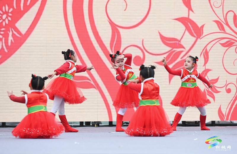 松桃：新春七天樂(lè)之“苗鄉(xiāng)舞步”民族民間舞蹈大賽  點(diǎn)燃春節(jié)歡樂(lè)氛圍