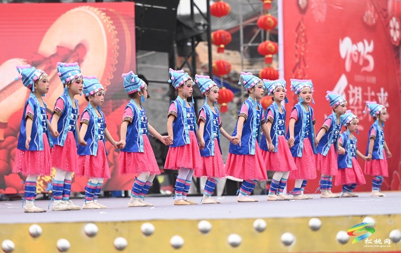 松桃：新春七天樂(lè)之“苗鄉(xiāng)舞步”民族民間舞蹈大賽  點(diǎn)燃春節(jié)歡樂(lè)氛圍