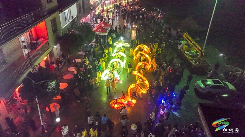 【新春走基層】沙壩河鄉(xiāng):炸龍鬧新春 盛宴慶豐年