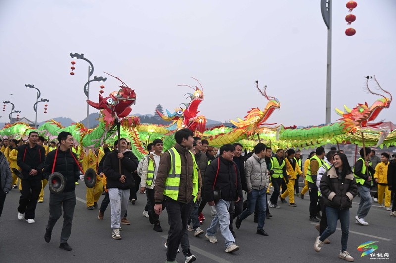 【網(wǎng)絡(luò)中國(guó)節(jié)·元宵】松桃：巡游猜謎賞歌舞 歡樂(lè)幸福鬧元宵