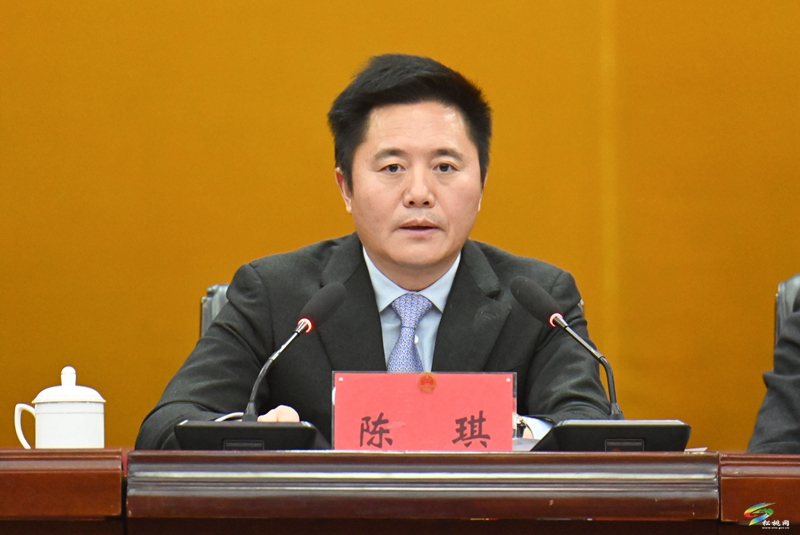縣十七屆人大四次會議舉行第三次全體會議