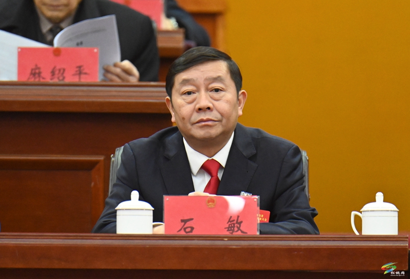縣十七屆人大四次會議舉行第三次全體會議