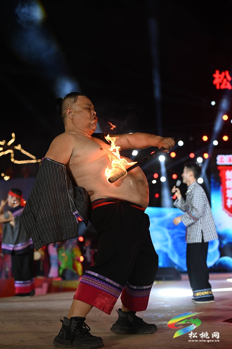松桃村晚璀璨啟幕  村村PK精彩連連