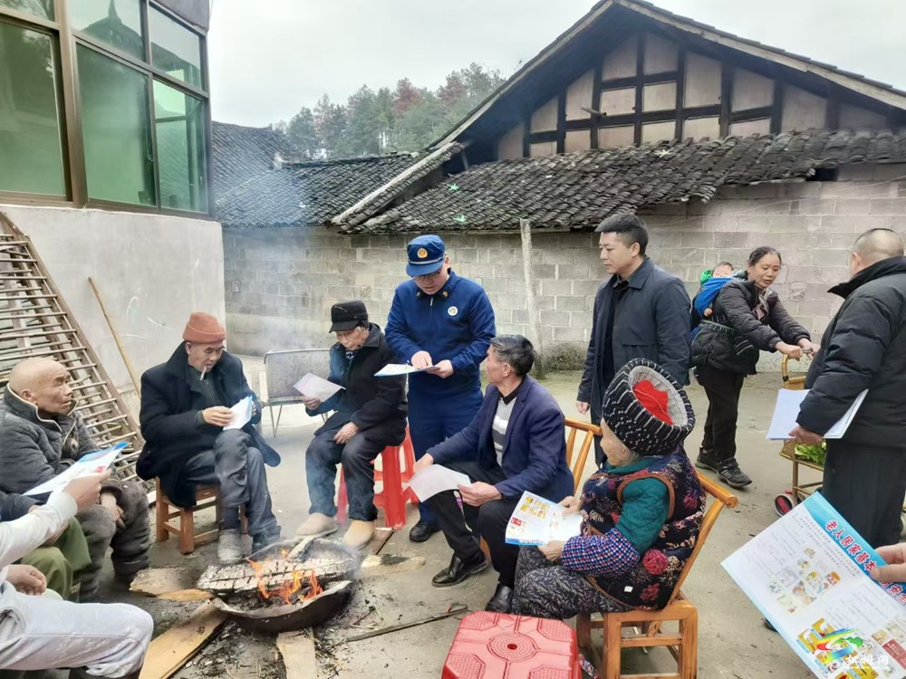 松桃消防開展學(xué)雷鋒紀(jì)念日“消防安全五進(jìn)”志愿服務(wù)活動