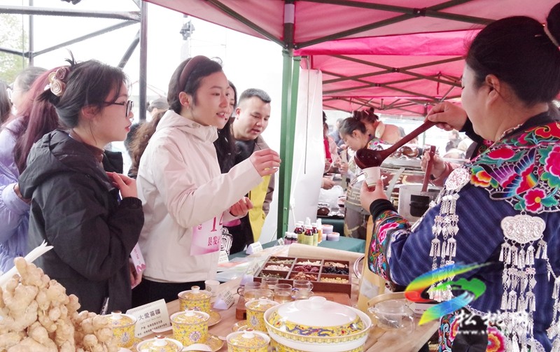 驚艷亮相九龍湖畔！縣民族中醫(yī)院推出苗疆藥膳