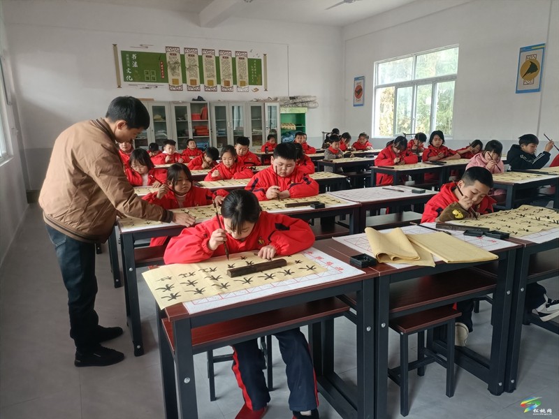 妙隘鄉(xiāng)完小少年宮活動(dòng)點(diǎn)亮學(xué)生課余生活