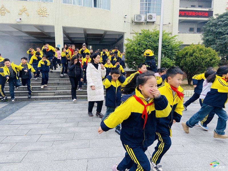 松桃2025年“藍(lán)焰護(hù)苗”關(guān)愛青少年行動正式啟動