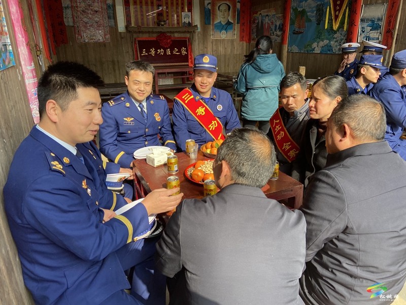 喜報(bào)送到家 榮譽(yù)暖忠心
