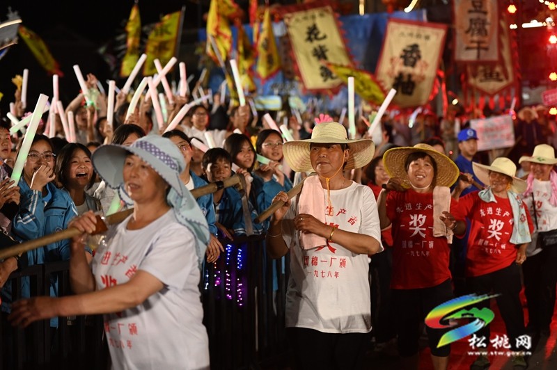 【吃貴州“晚飯”·看松桃村晚】第六期PK賽精彩上演 點燃鄉(xiāng)村文化激情