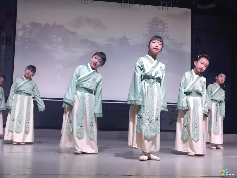 松桃第二屆“誦國(guó)風(fēng) 讀經(jīng)典”少兒經(jīng)典傳統(tǒng)文化誦讀活動(dòng)圓滿(mǎn)舉行