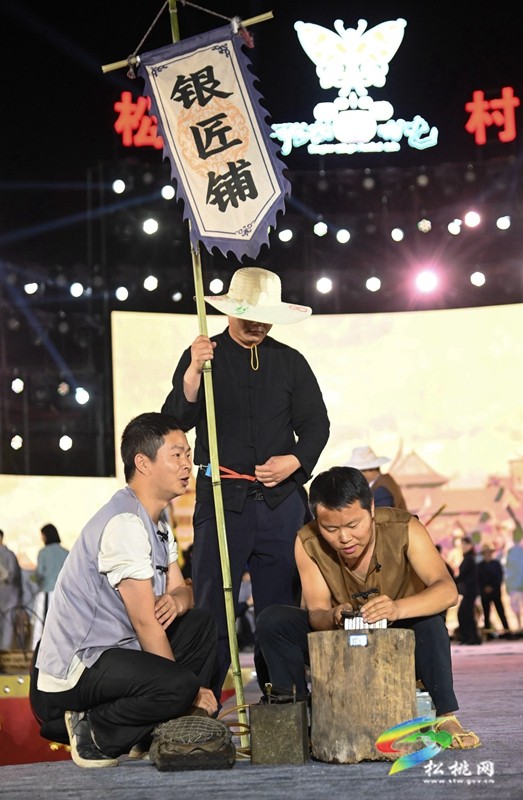 【吃貴州“晚飯”·看松桃村晚】六村“王炸”  對決松桃村晚點燃最炫民族風
