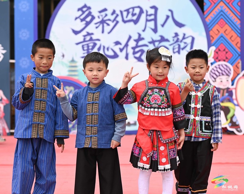 松桃第三幼兒園：舉辦幼兒版“四月八”活動，超萌～