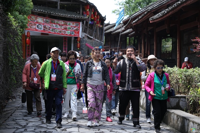 松桃:苗王城非遺體驗(yàn)引熱潮 傳統(tǒng)技藝激活鄉(xiāng)村游