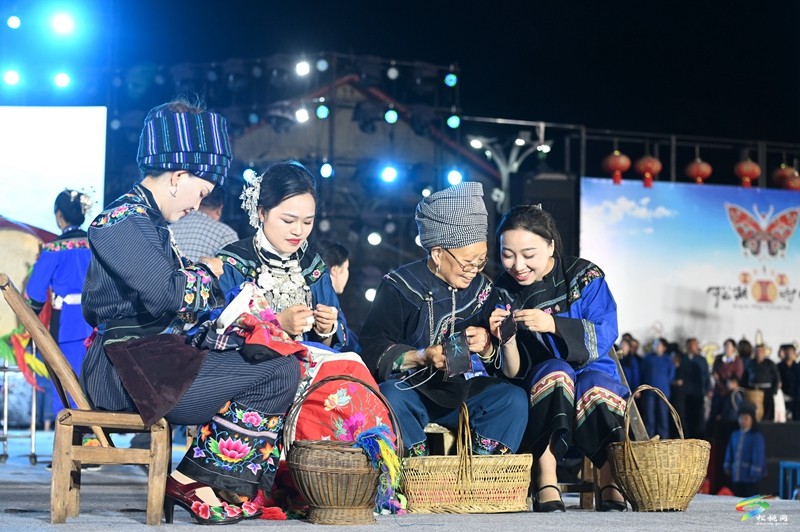 【吃貴州“晚飯”·看松桃村晚】松桃村晚：五一精彩啟幕  優(yōu)秀節(jié)目“嗨”放送