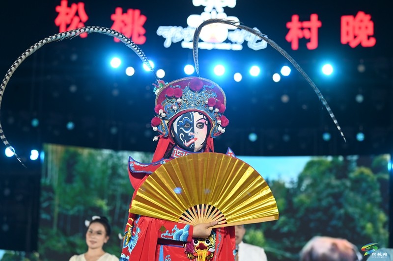 【吃貴州“晚飯”·看松桃村晚】松桃村晚：五一精彩啟幕  優(yōu)秀節(jié)目“嗨”放送