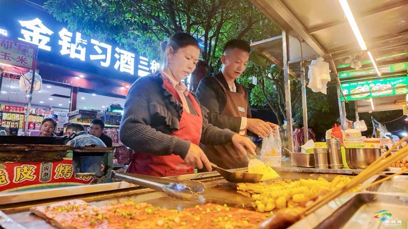 松桃：小城夜市 五一“食”力全開(kāi)