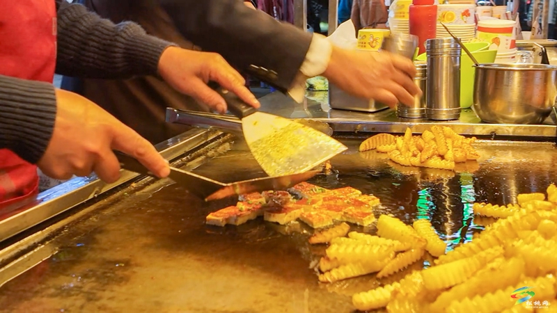 松桃：小城夜市 五一“食”力全開(kāi)