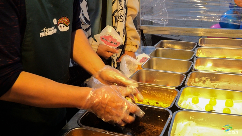 松桃：小城夜市 五一“食”力全開(kāi)