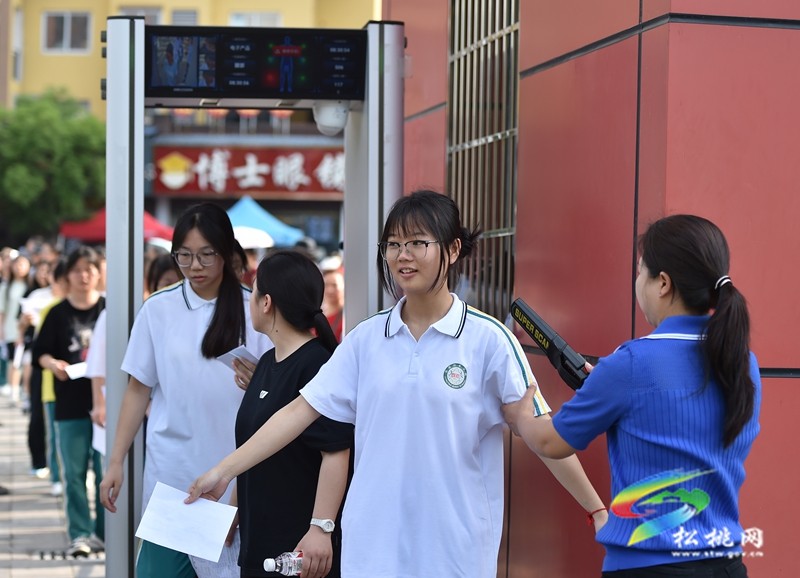 松桃:4200名考生奔赴考場 迎接人生大考