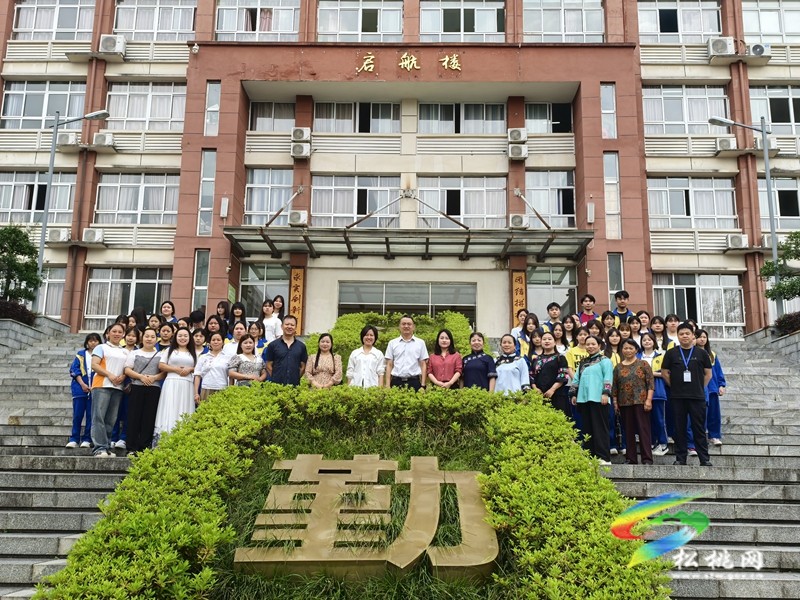 賦能指尖技藝 傳承苗繡瑰寶