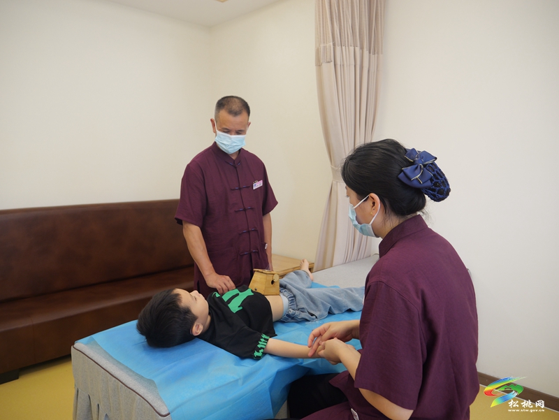 我縣婦幼保健院婦孺國(guó)醫(yī)堂揭牌開診