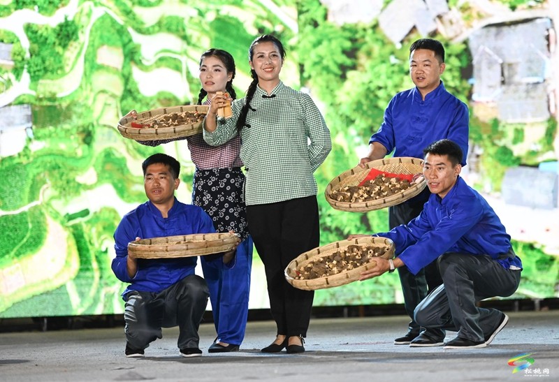 【吃貴州“晚飯”·看松桃村晚】松桃村晚第十期圓滿落幕 鄉(xiāng)村文化盛宴再掀高潮