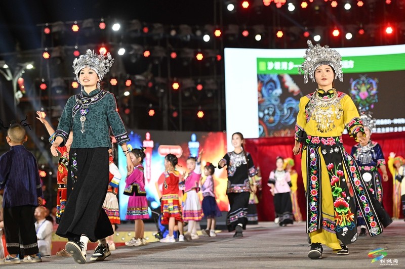 【吃貴州“晚飯”·看松桃村晚】松桃村晚第十期圓滿落幕 鄉(xiāng)村文化盛宴再掀高潮