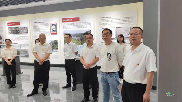 縣融媒體中心黨支部到石梁鄉(xiāng)開展黨性教育活動(dòng)