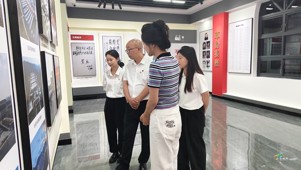 縣融媒體中心黨支部到石梁鄉(xiāng)開展黨性教育活動(dòng)