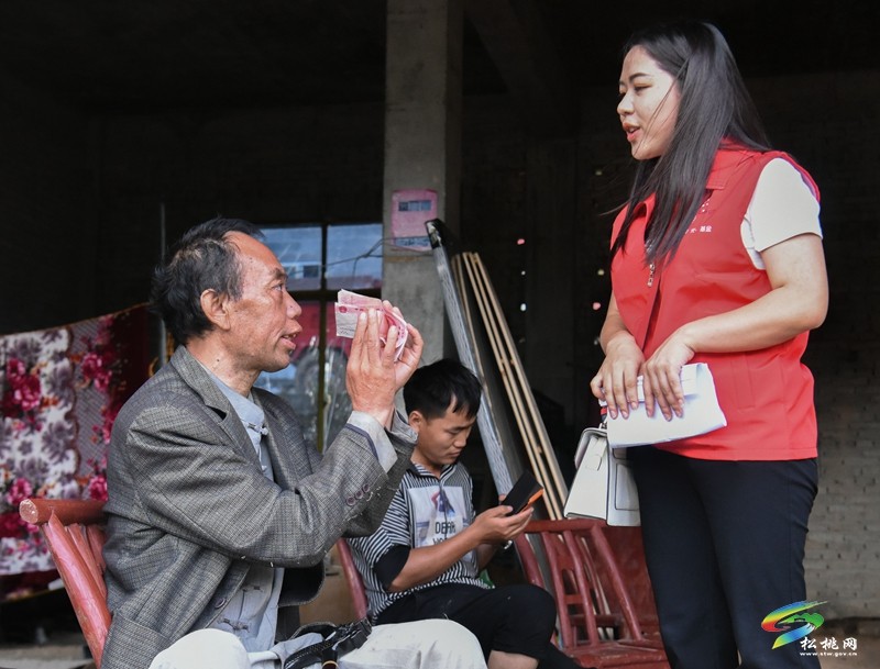 諾萬娜光·公益情系當(dāng)造村 幫扶暖民心