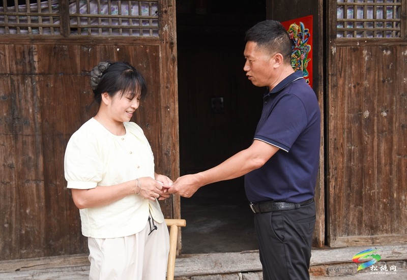 諾萬娜光·公益情系當(dāng)造村 幫扶暖民心