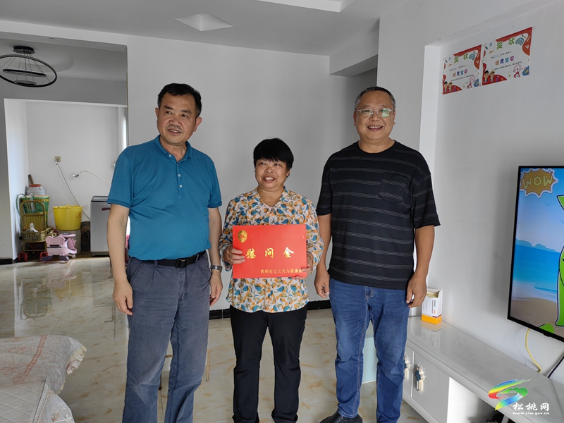省見義勇為基金會副理事長兼秘書長龍瑞泉一行到我縣開展“七一”走訪慰問活動