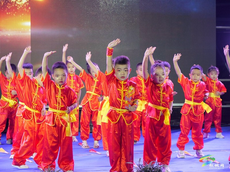 縣第五幼兒園舉行2025屆大班畢業(yè)典禮