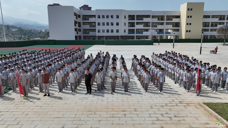 啟用即開學(xué)！松桃思源實驗學(xué)校首迎學(xué)子育新篇