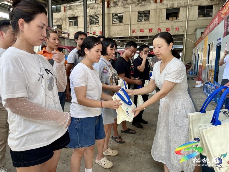 縣總工會開展2025年夏送清涼“互助關(guān)愛包”慰問活動